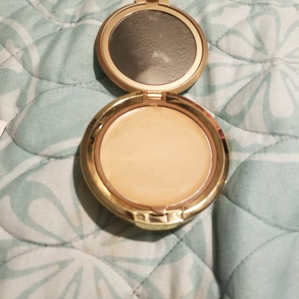 Milani Compact Powder - Picture 4 of 4